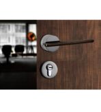 ΠΟΜΟΛΟ ΠΟΡΤΑΣ ΜΕ ΡΟΖΕΤΑ YALIS BJ75229 171X52MM ΧΡΩΜΙΟ ΜΕ ΜΑΥΡΟ ΜΑΤ