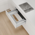 ΣΥΡΤΑΡΙ ΜΕ ΦΡΕΝΟ TANDEMBOX ΝΕΡΟΧΥΤΟΥ ΜΕ ΒΕΡΓΑΚΙ BLUM 224X500MM ΓΚΡΙ 30KG