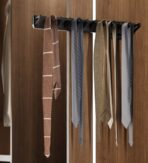 ΓΡΑΒΑΤΟΘΗΚΗ & ΖΩΝΟΘΗΚΗ ΣΥΡΟΜΕΝΗ ΜΕ ΦΡΕΝΟ EMUCA QUARTZ 7140152 436X76Χ108MM ΤΙΤΑΝΙΟ - Image 2